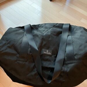 Vera Bradley large traveler bag - foldable and lightweight, EUC